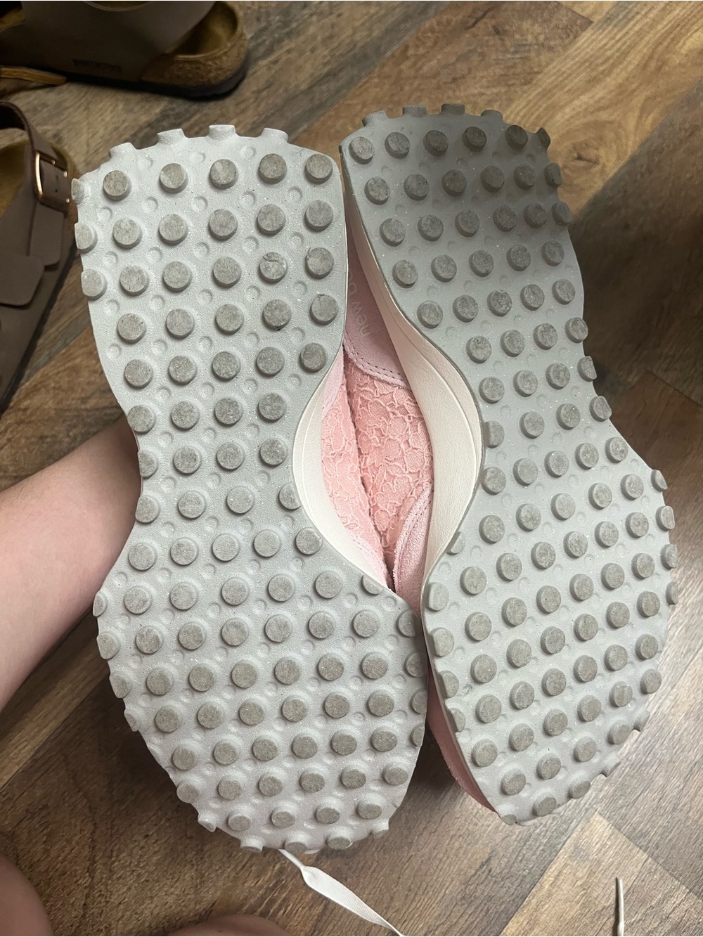 Pink lace new balance - Picture 5 of 7